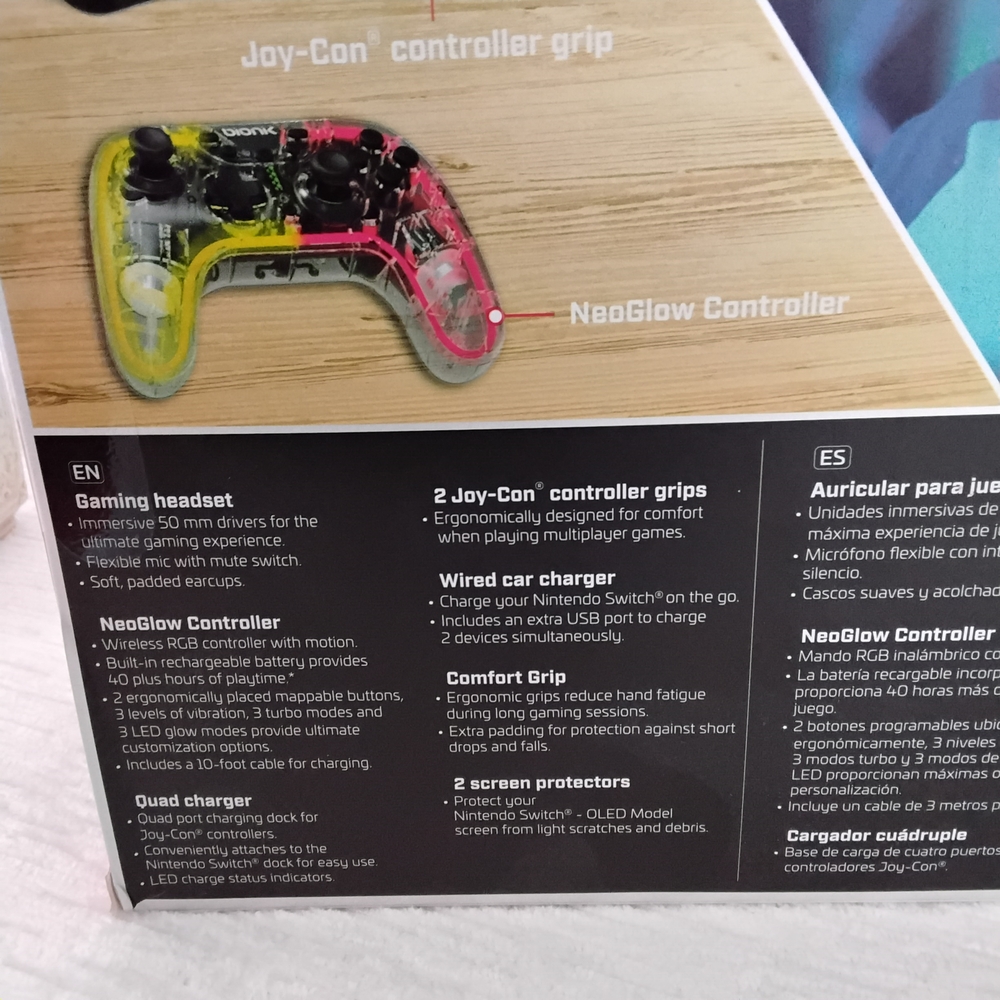 Nintendo Switch Pro Kit+ - Black and White - Picture 4 of 13